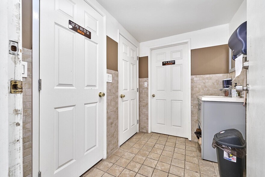 More Photos Of 824 Venice Blvd, Los Angeles Religious Facility For Sale