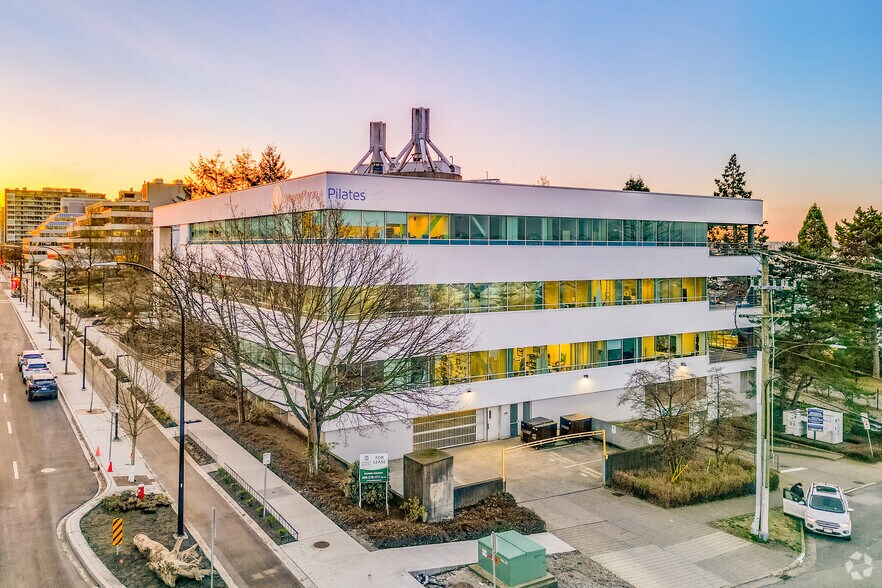 More Photos Of 221 W Esplanade, North Vancouver Office For Lease