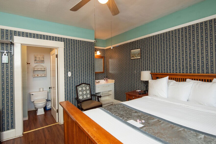 More Photos Of 18239 Main St, Jamestown Hotel For Sale