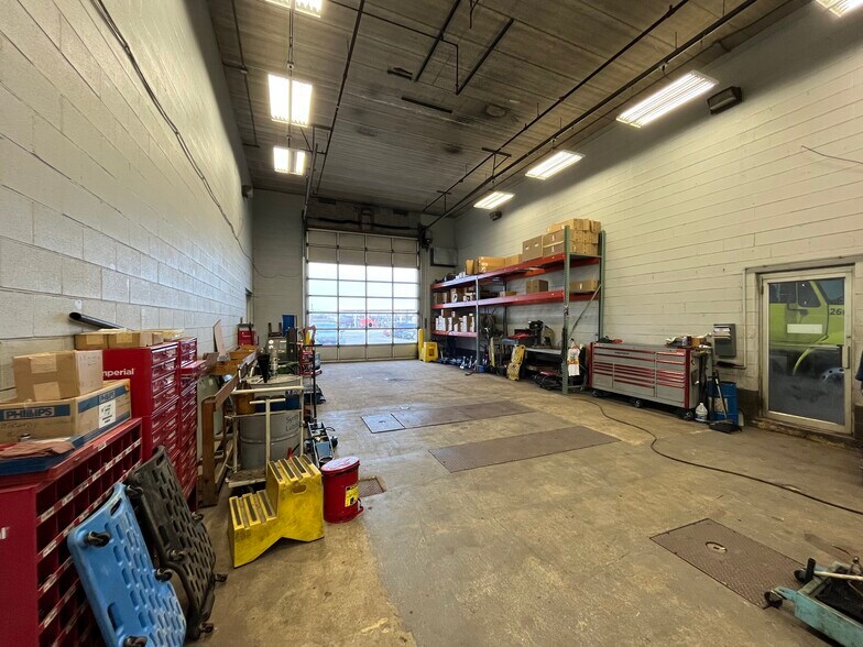 More Photos Of 715 W 172nd St, South Holland Manufacturing For Lease