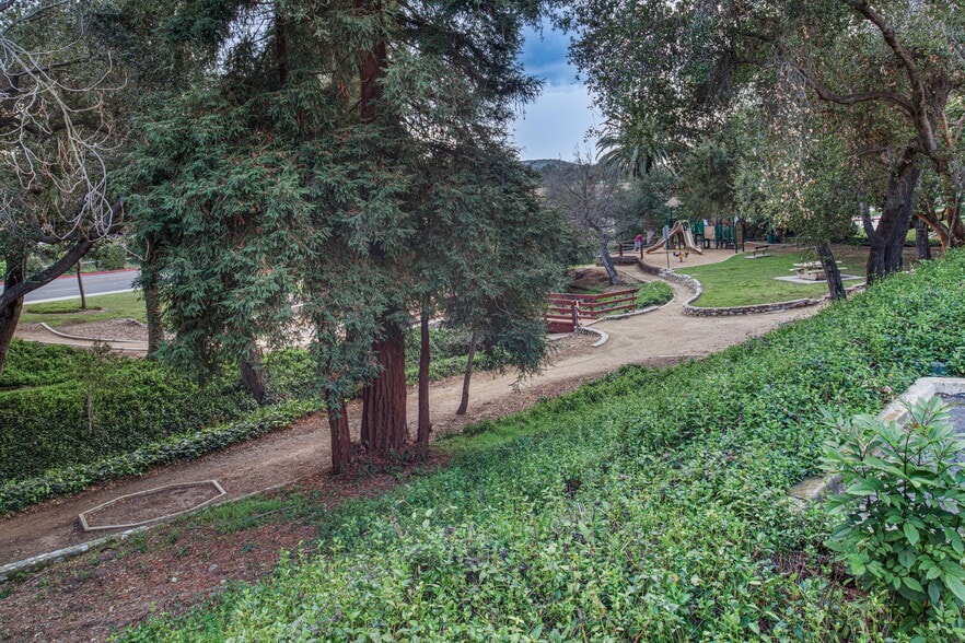 More Photos Of 970 S Village Oaks Dr, Covina Medical For Lease