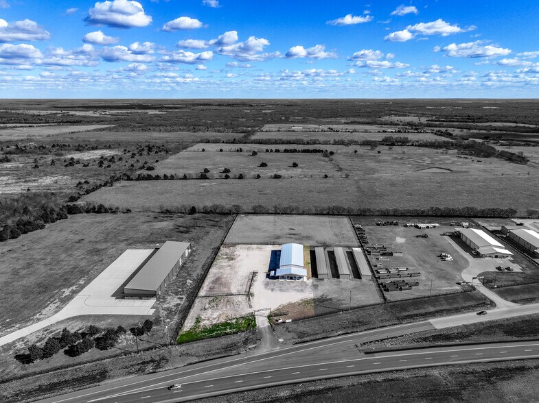 More Photos Of 11639 E US Highway 175, Kemp Flex For Lease