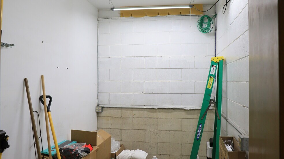 More Photos Of 218 Clay St, Jasper Flex For Lease