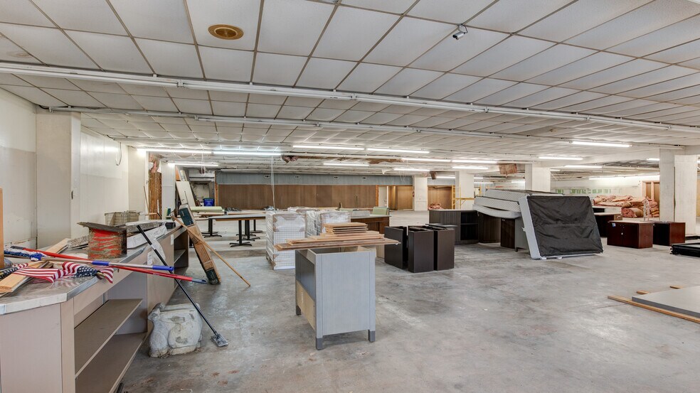 More Photos Of 2015 Payne st, Tell City Light Distribution For Sale