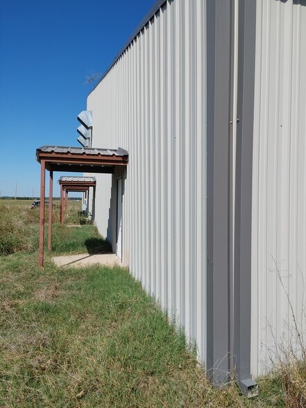 More Photos Of 210 Leah Ln, Davis Warehouse For Lease