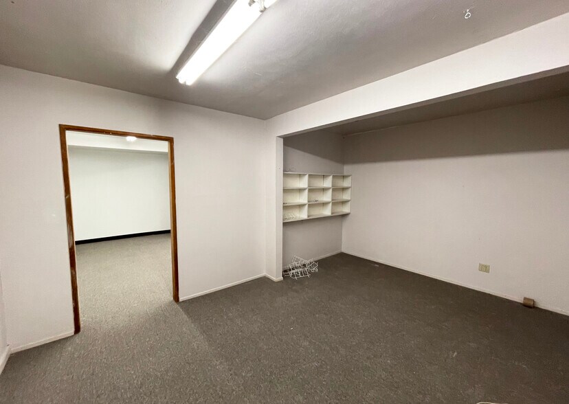 More Photos Of 104 S Pacific Hwy, Cottage Grove Storefront For Sale