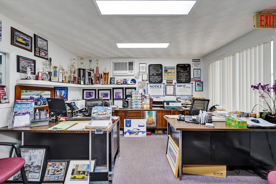 More Photos Of 121 SE 1st Ave, Dania Beach Auto Repair For Lease