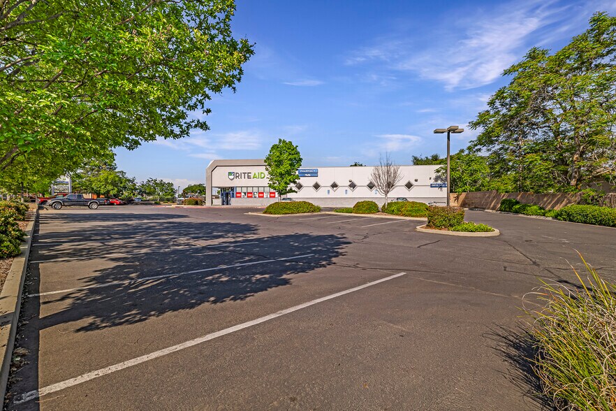 More Photos Of 2700 Oro Dam Blvd E, Oroville Freestanding For Lease