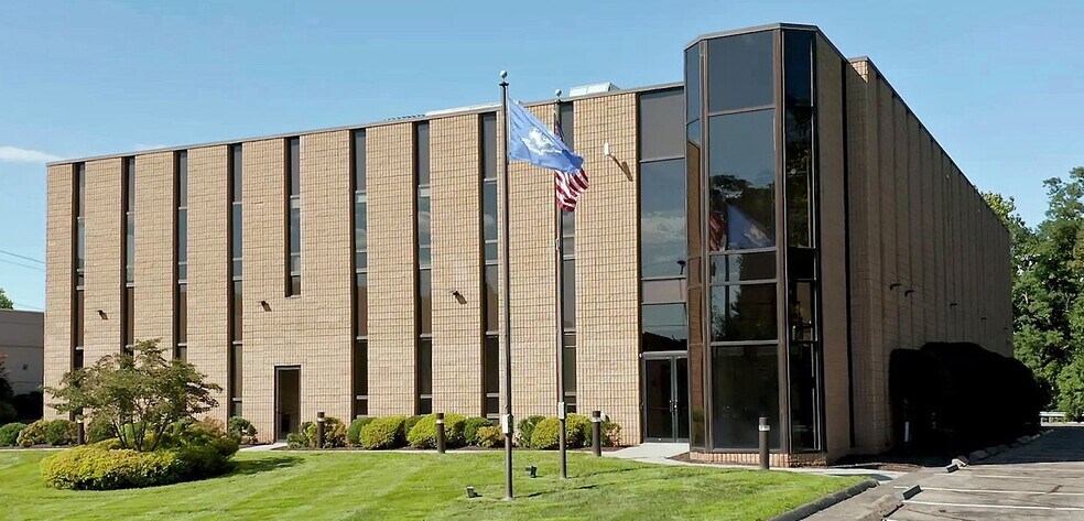 More Photos Of 6 Riverbend Dr S, Stamford Office For Lease