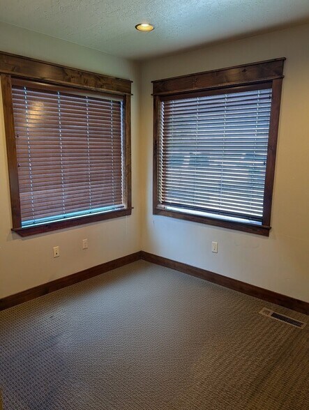 More Photos Of 2680 S Eagle Rd, Meridian Medical For Lease