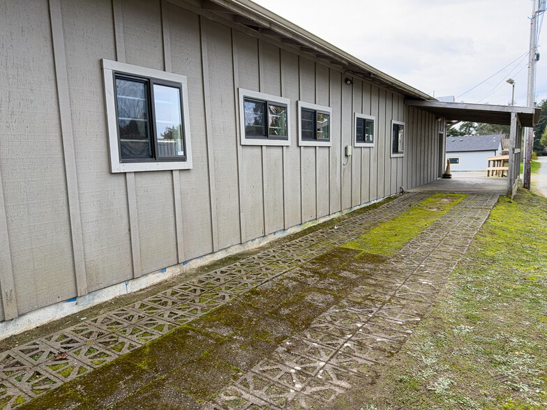 More Photos Of 805 US-101, Bandon General Retail For Sale