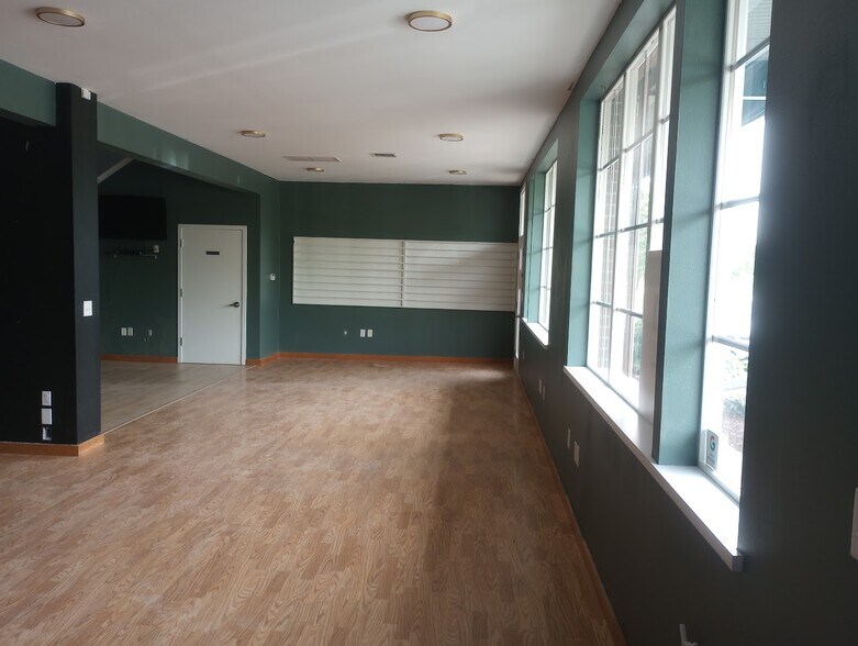 More Photos Of 115-127 Kellogg Rd, Bellingham Unknown For Lease