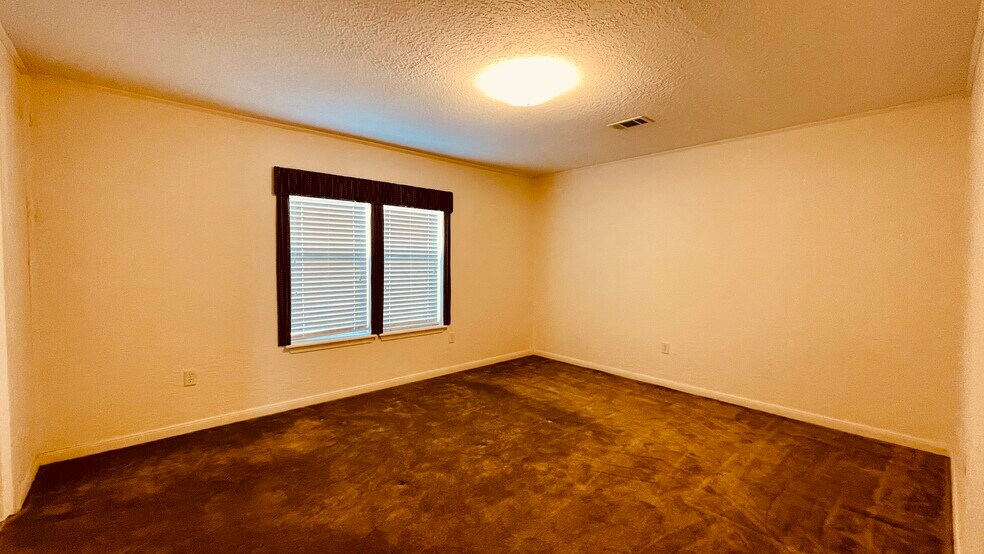 More Photos Of 1613 W San Antonio St, Marfa Specialty For Sale