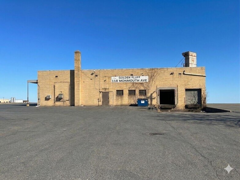 More Photos Of 118 Monmouth Ave, Lakewood Distribution For Lease