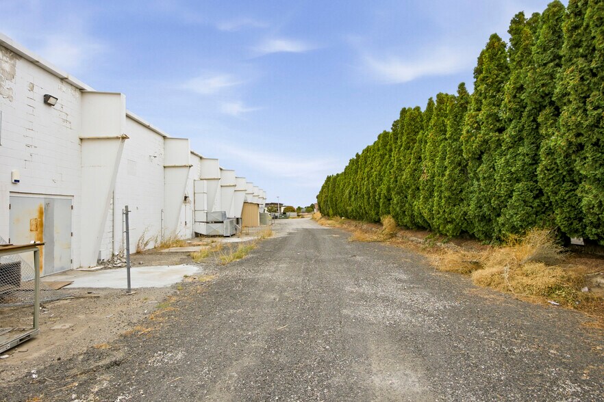 More Photos Of 7425 W Clearwater Ave, Kennewick Freestanding For Sale