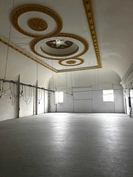 More Photos Of 3220 S Main St, Los Angeles Warehouse For Lease