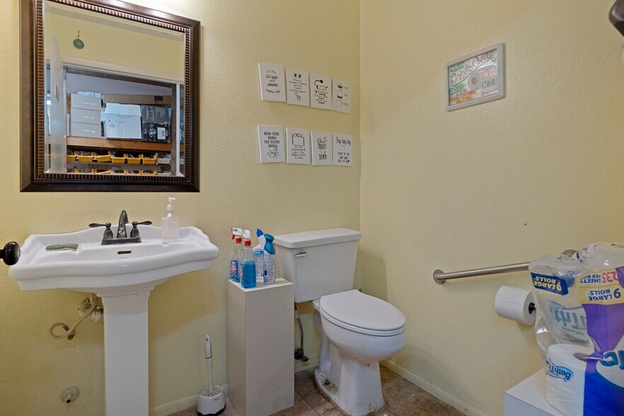 More Photos Of 5149 Mariner Blvd, Spring Hill Flex For Sale