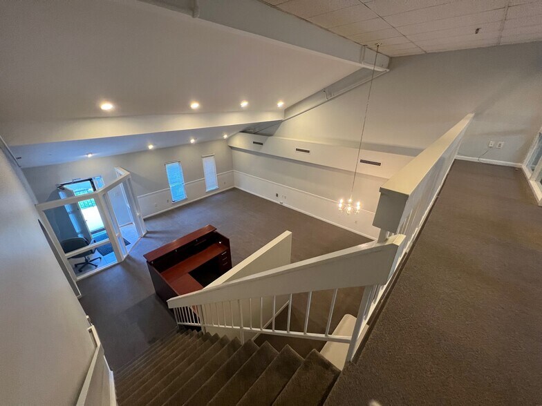 More Photos Of 2555-2575 Chain Bridge Rd, Vienna Medical For Sale