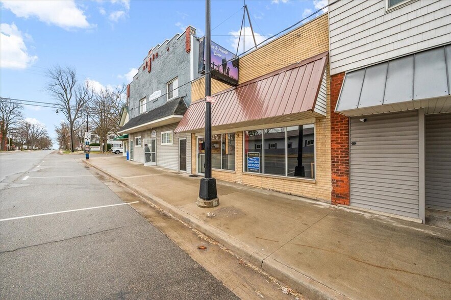 More Photos Of 4084 Huron St, North Branch Restaurant For Sale