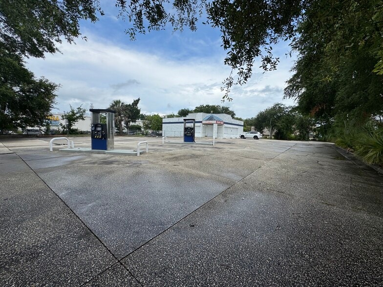 Primary Photo Of 895 N Nova Rd, Daytona Beach Convenience Store For Sale