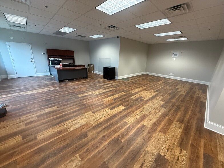 More Photos Of 2400 Lime Kiln Ln, Louisville General Retail For Lease