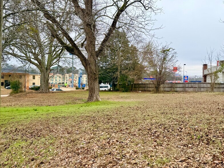 More Photos Of 1007 Fort Dale Rd, Greenville Service Station For Sale