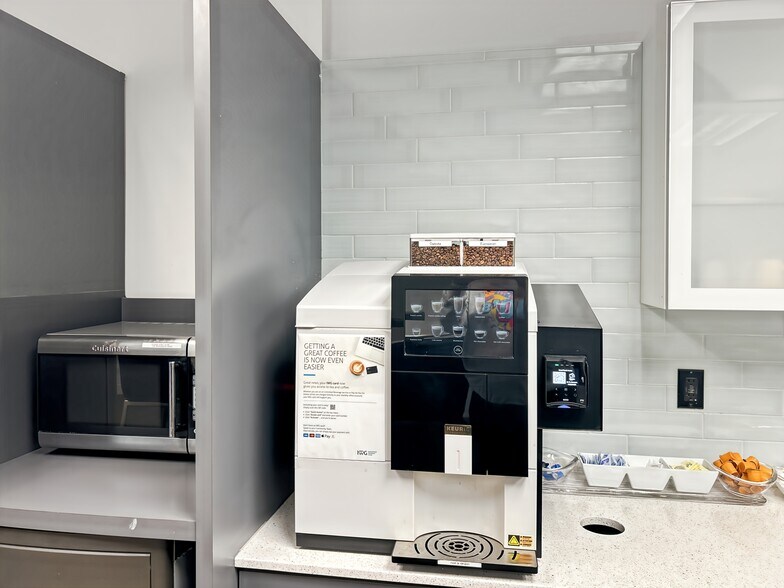 More Photos Of 10451 Mill Run Cir, Owings Mills Coworking Space