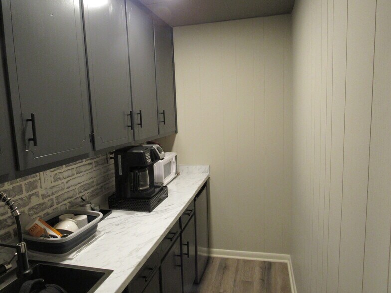 More Photos Of 127 Hemlock St, Columbus Office For Lease