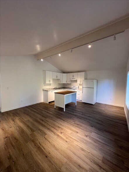 More Photos Of 10443 17th Ave SW, Seattle Multifamily For Sale