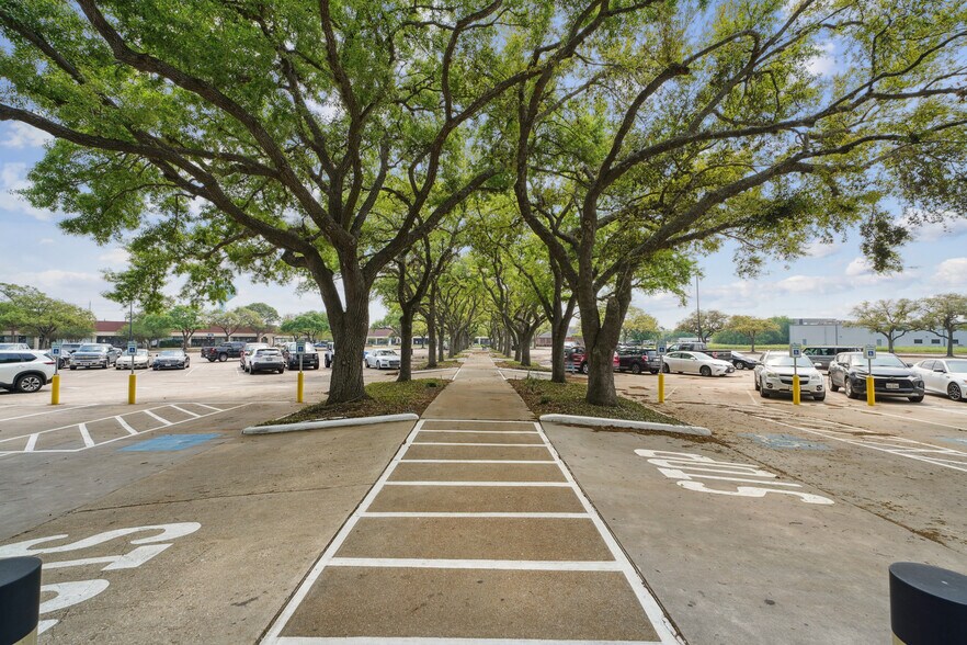 More Photos Of 1150 Gemini St, Houston Office For Lease