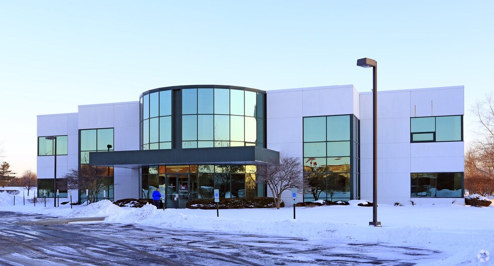More Photos Of 7020 High Grove Blvd, Burr Ridge Flex For Lease