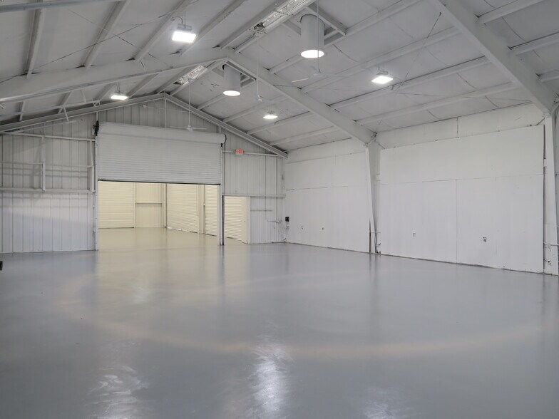 More Photos Of 5707 Schumacher Ln, Houston Auto Dealership For Lease