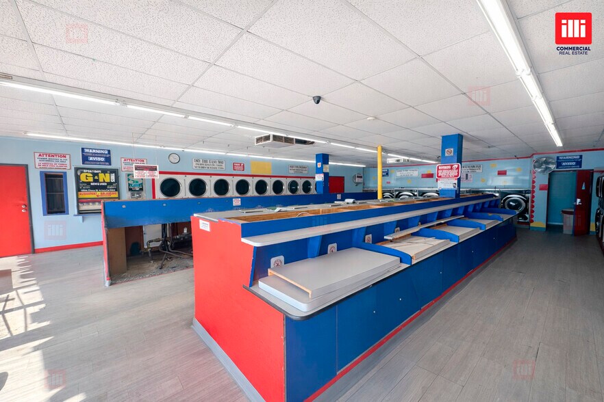 More Photos Of 8646-8658 Woodman Ave, Arleta Unknown For Lease