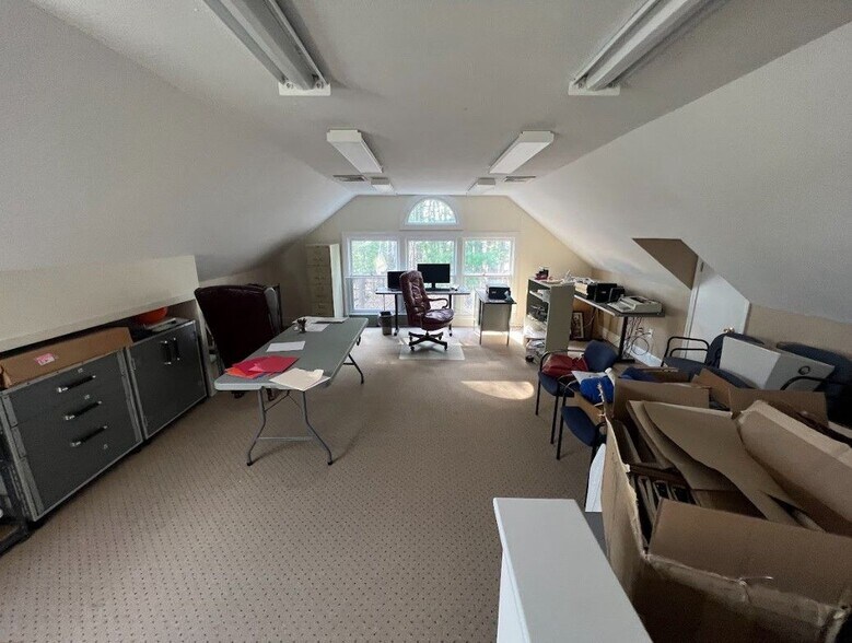 More Photos Of 3 Mound Ct, Merrimack Coworking Space