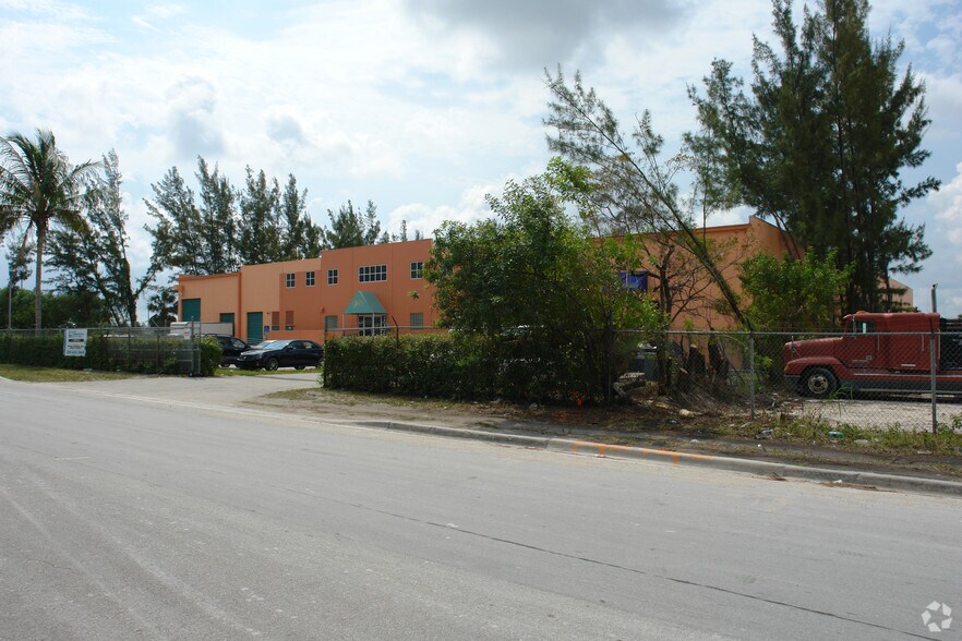More Photos Of 2800 NW 125th St, Miami Warehouse For Lease