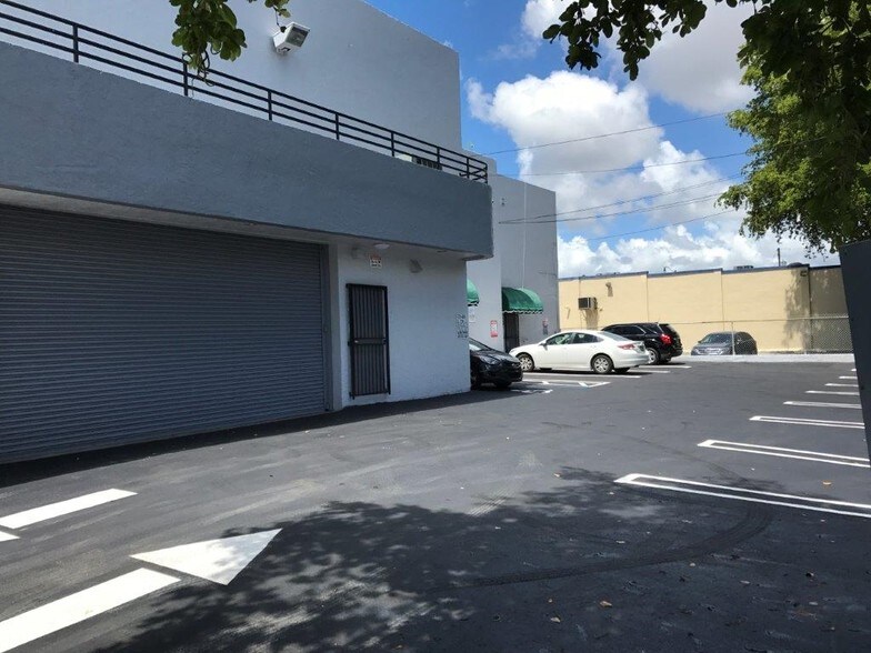 More Photos Of 2953-2955 SW 8th St, Miami Storefront Retail Office For Lease
