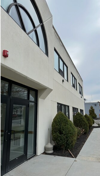 More Photos Of 27 Charles St, North Andover Office For Sale