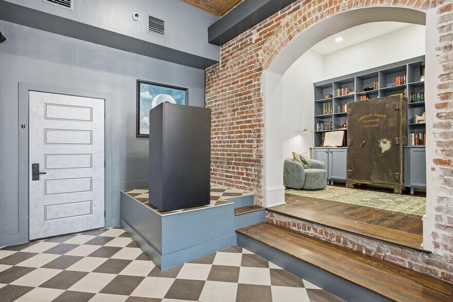 More Photos Of 525 Beaver St, Jacksonville Cemetery Mausoleum For Lease