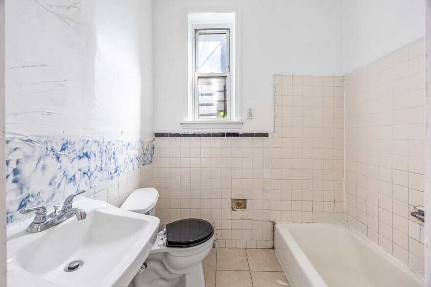 More Photos Of 657 Knickerbocker Ave, Brooklyn Apartments For Sale