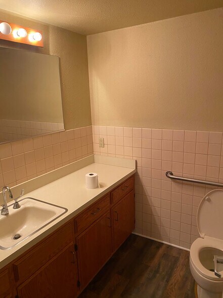 More Photos Of 11930 Goldring Rd, Arcadia Light Distribution For Lease