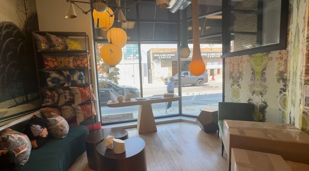 More Photos Of 2041-2049 W Grand Ave, Chicago Loft Creative Space For Lease