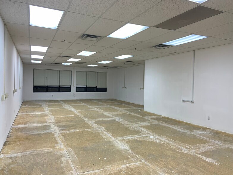 More Photos Of 153-17 Jamaica Ave, Jamaica Office For Lease
