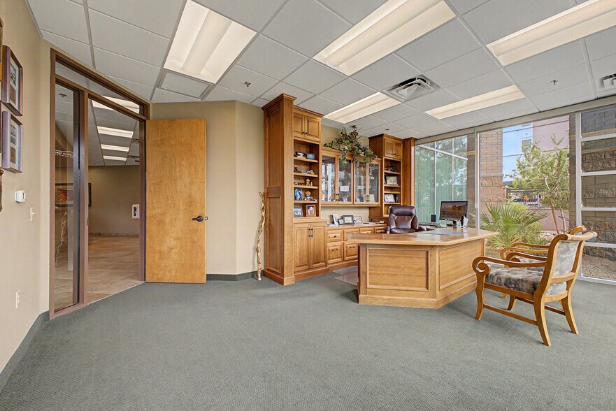More Photos Of 565 W Chandler Blvd, Chandler Office For Lease