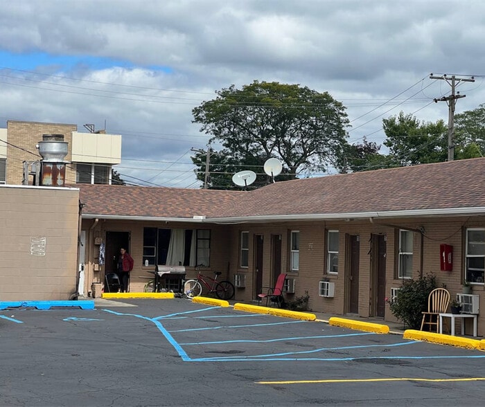 More Photos Of 28710 Van Dyke Ave, Warren Hotel For Sale