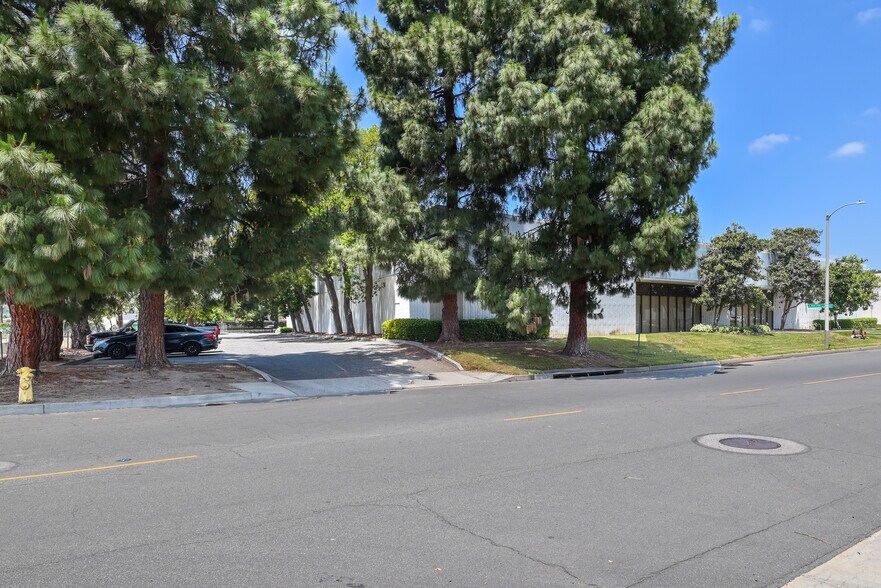 More Photos Of 709 Via Alondra, Camarillo Warehouse For Lease