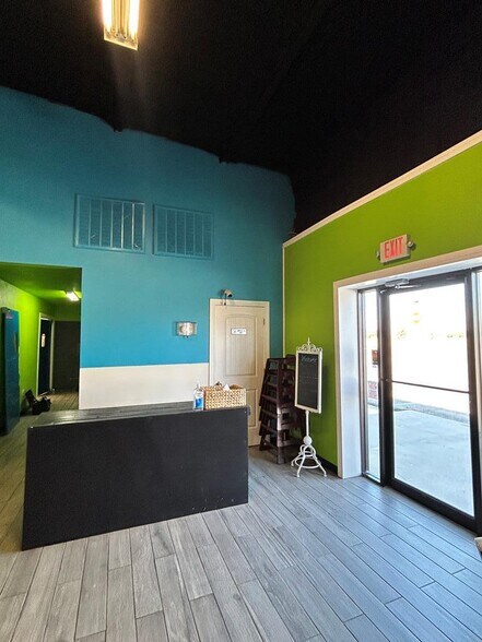 More Photos Of 1613 W Broadway St, Andrews General Retail For Sale