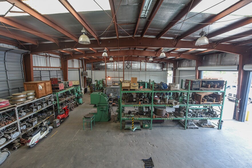 More Photos Of 4001 Navigation Blvd, Houston Warehouse For Sale