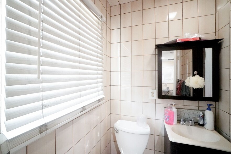 More Photos Of 3101 E Pacific Coast Hwy, Signal Hill Hotel For Sale