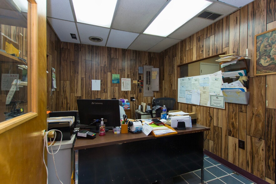 More Photos Of 2733 University Dr NW, Huntsville Freestanding For Sale