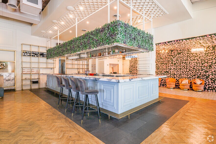 More Photos Of 3011 Gulden Ln, Dallas Restaurant For Lease